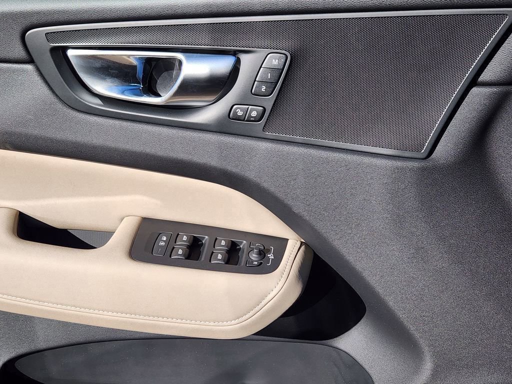 New 2026 Volvo XC60 B5 Core w/ Climate Package image 12