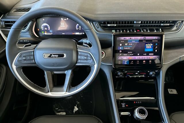 New 2025 Jeep Grand Cherokee Limited image 11