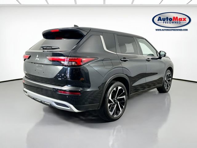 Used 2024 Mitsubishi Outlander SE image 2