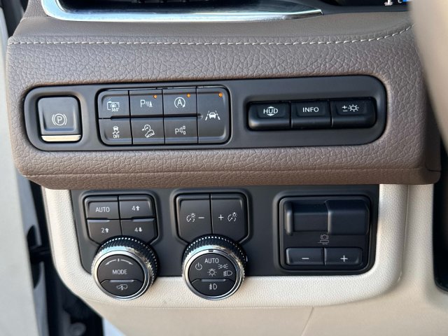 Used 2023 GMC Yukon XL Denali w/ Advanced Technology Package AWD/4WD image 31