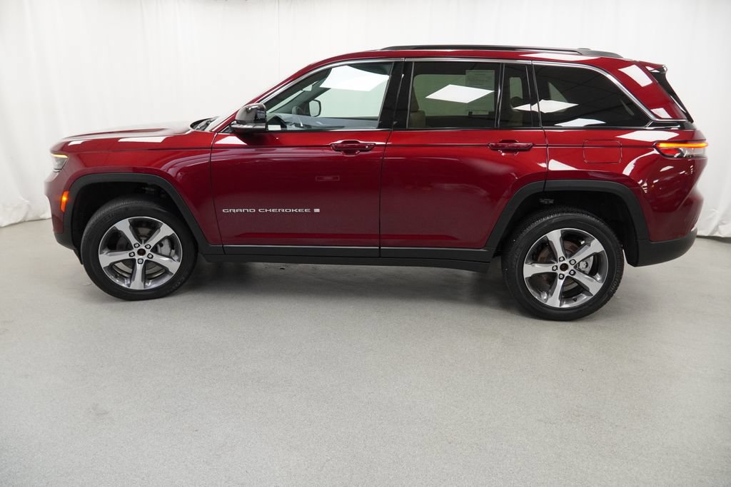Certified 2025 Jeep Grand Cherokee Limited AWD/4WD image 15