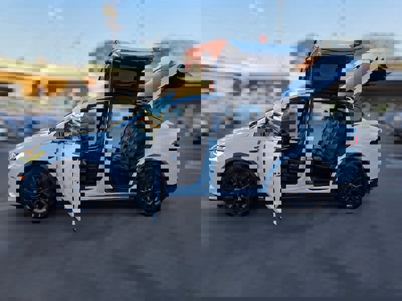 Used 2022 Tesla Model X image 11