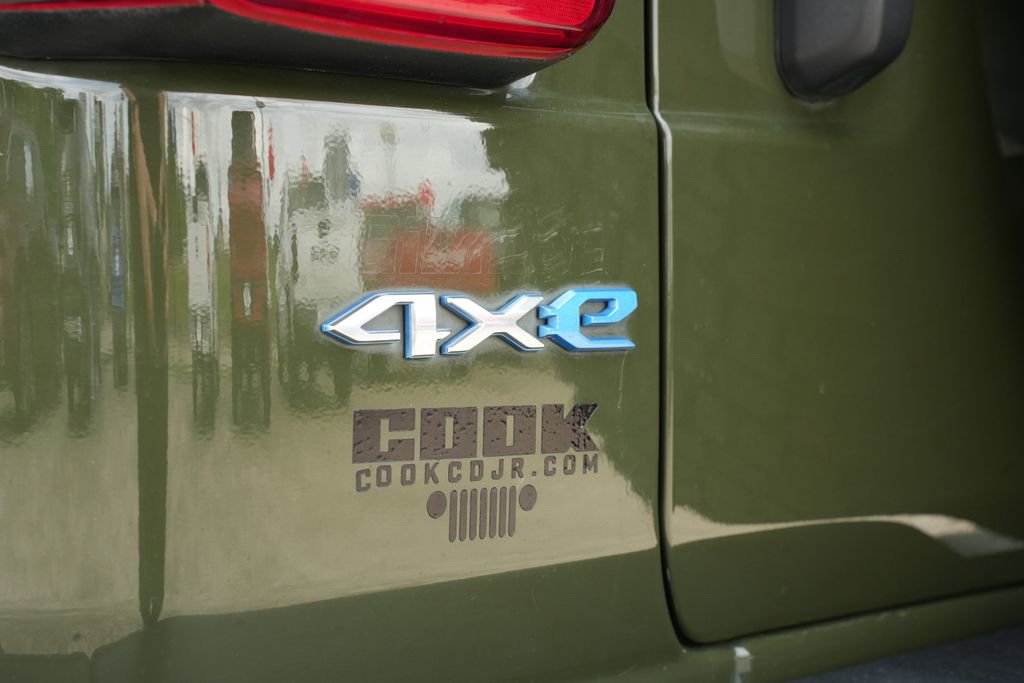 Used 2021 Jeep Wrangler Unlimited Sahara w/ Cold Weather Group AWD/4WD image 20