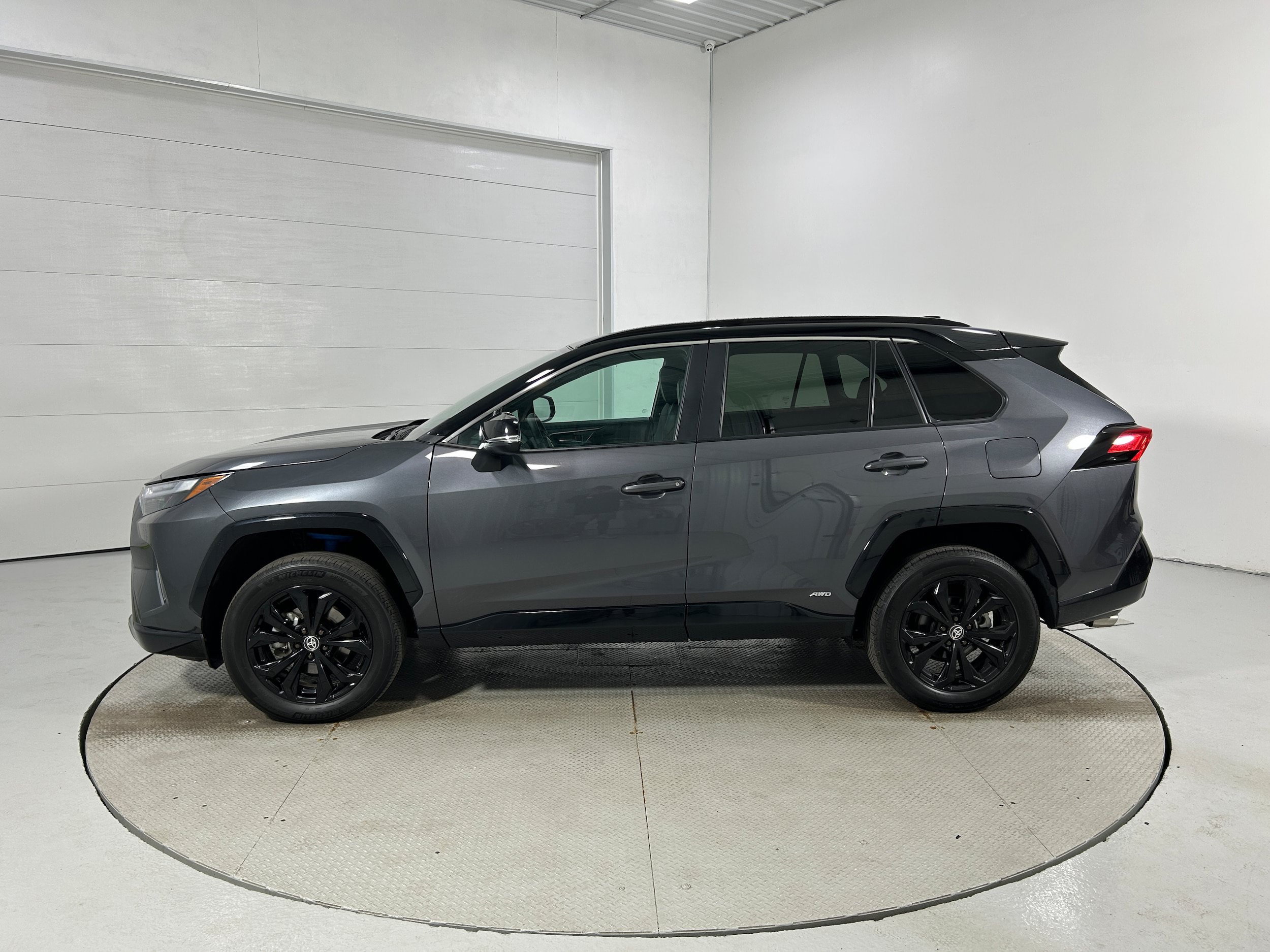 Used 2024 Toyota RAV4 XSE AWD/4WD image 21
