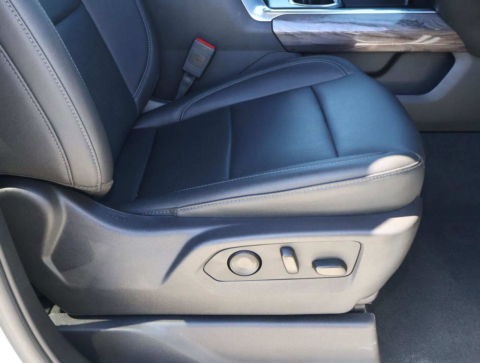 Used 2025 Chevrolet Silverado 3500 LTZ w/ LTZ Texas Edition image 20