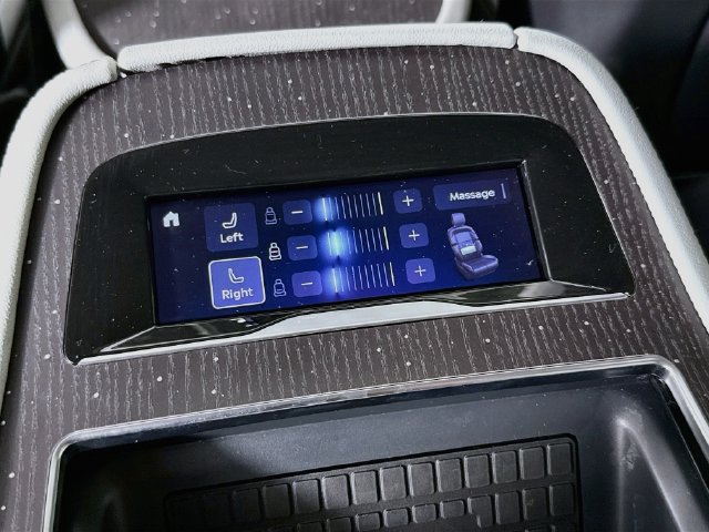 Used 2025 Lincoln Navigator L Black Label AWD/4WD image 27