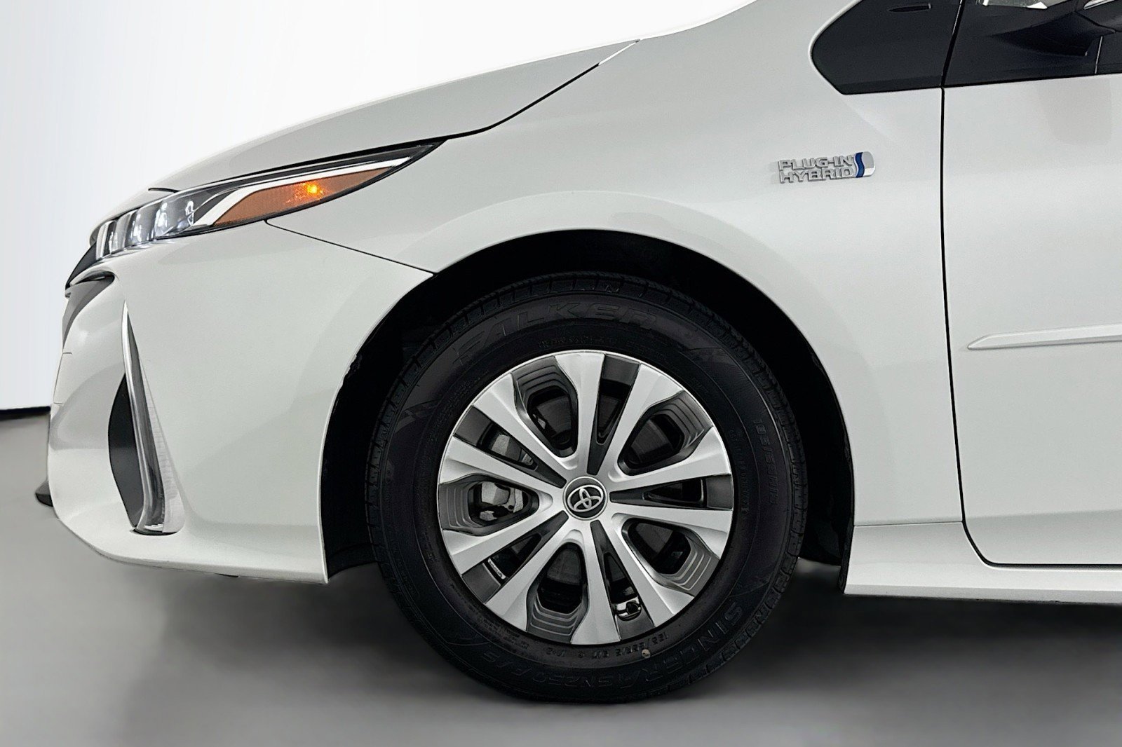 Used 2022 Toyota Prius Prime XLE image 10