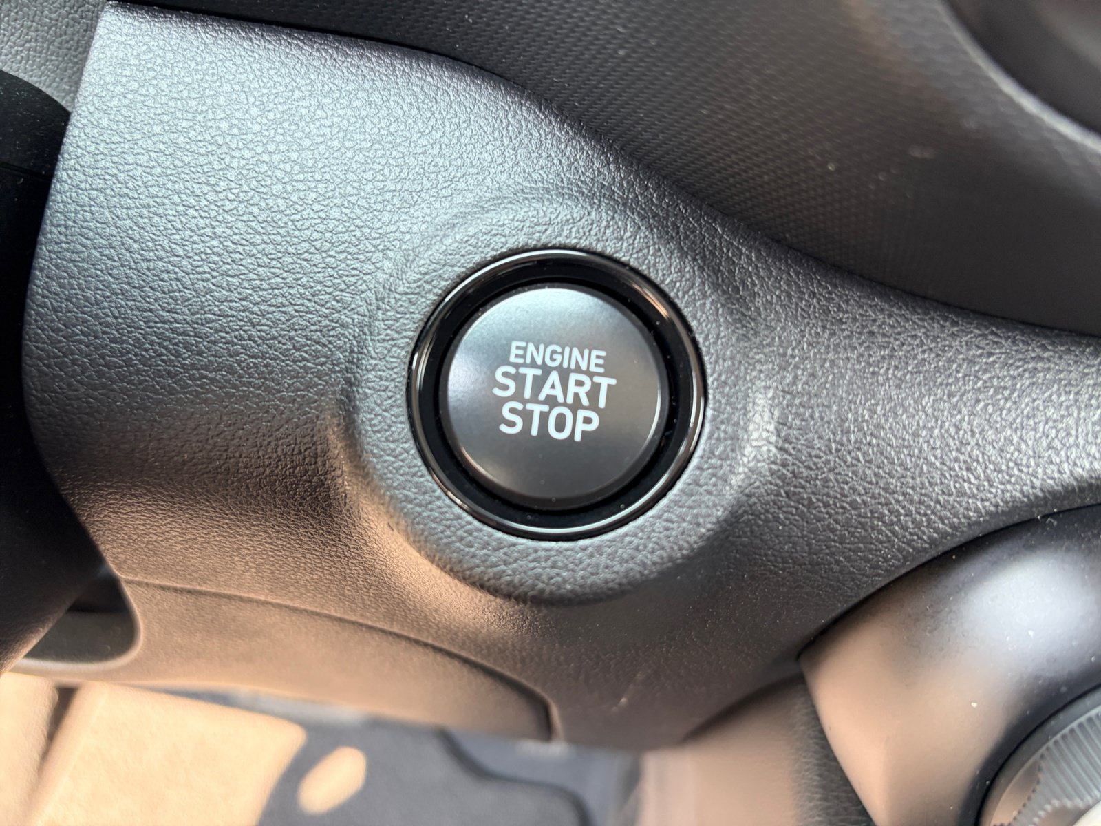 Certified 2025 Hyundai Venue SEL FWD image 28