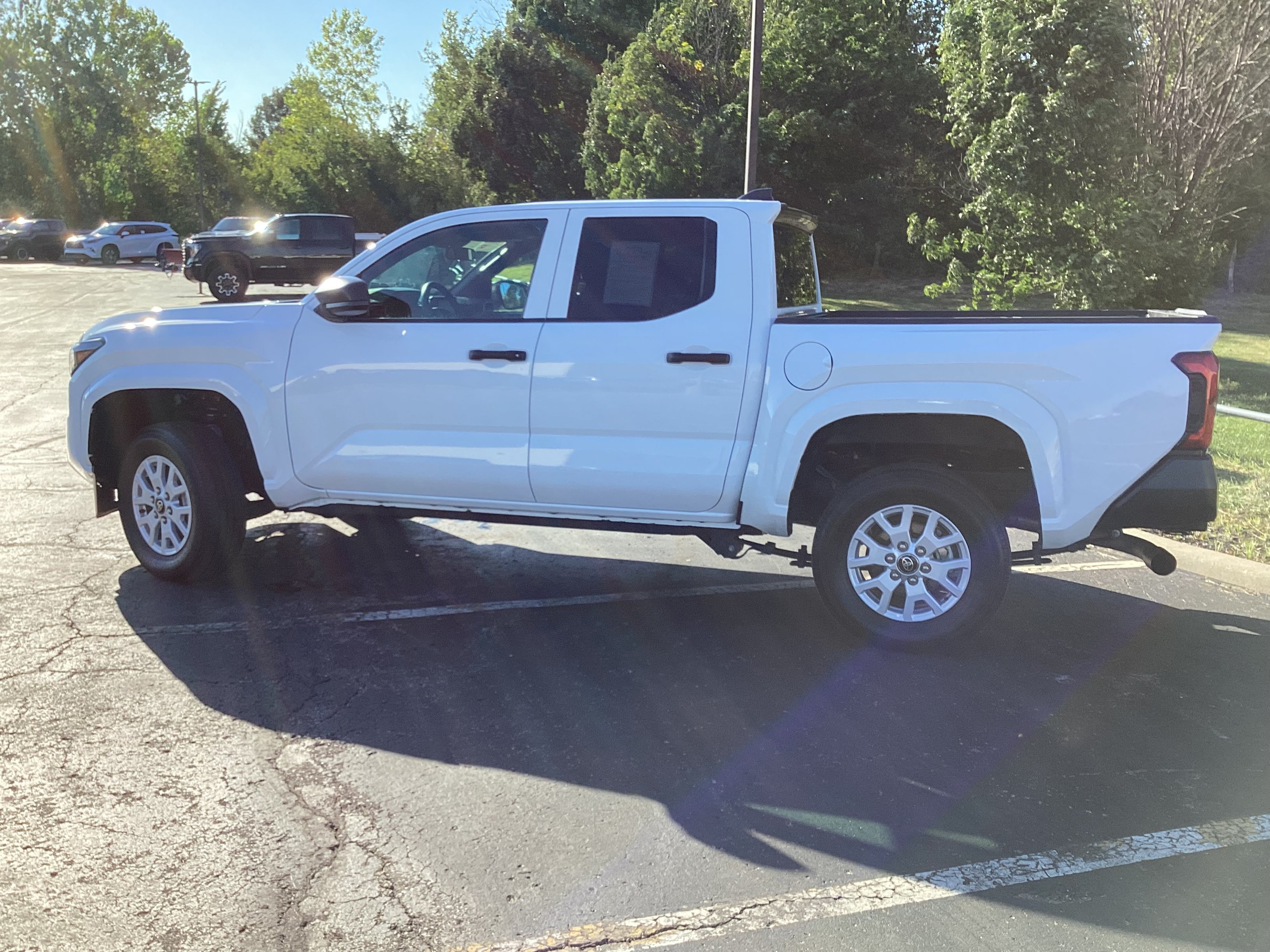 Certified 2025 Toyota Tacoma SR AWD/4WD image 24