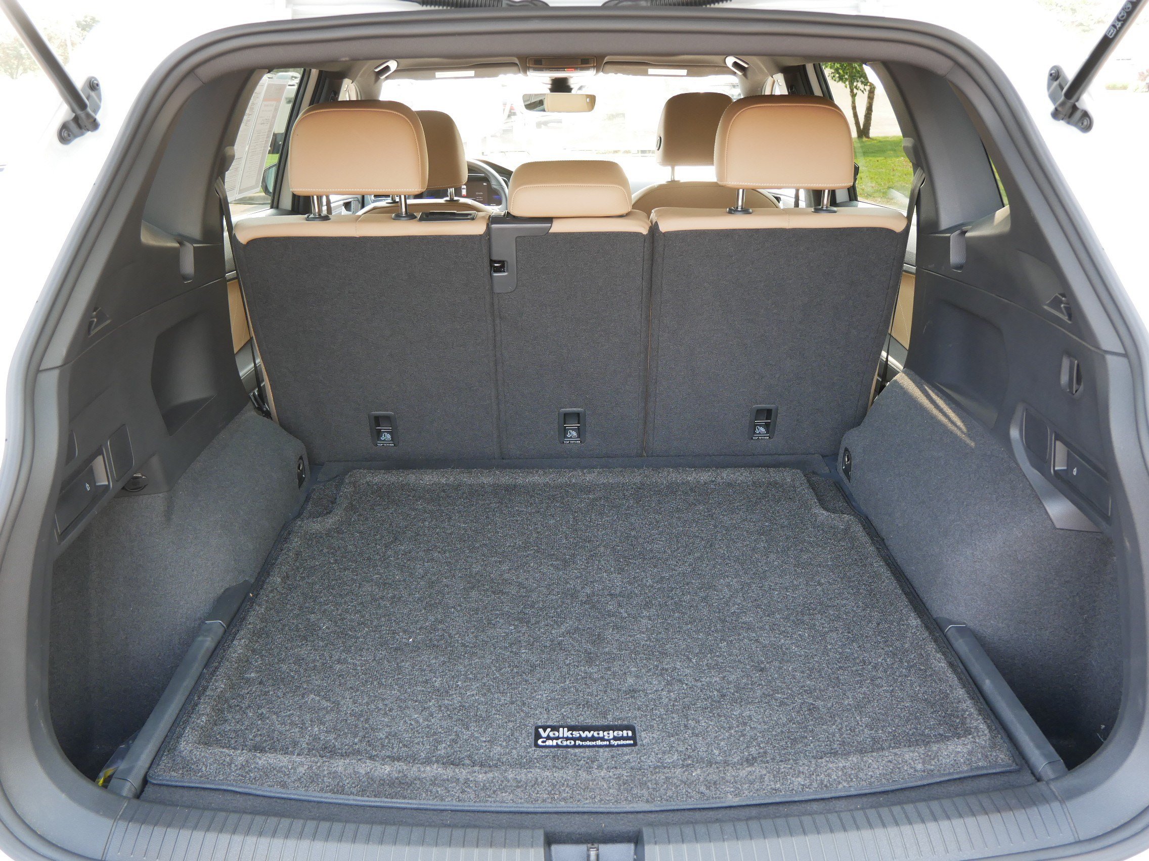 Certified 2023 Volkswagen Tiguan SE R-Line AWD/4WD image 18