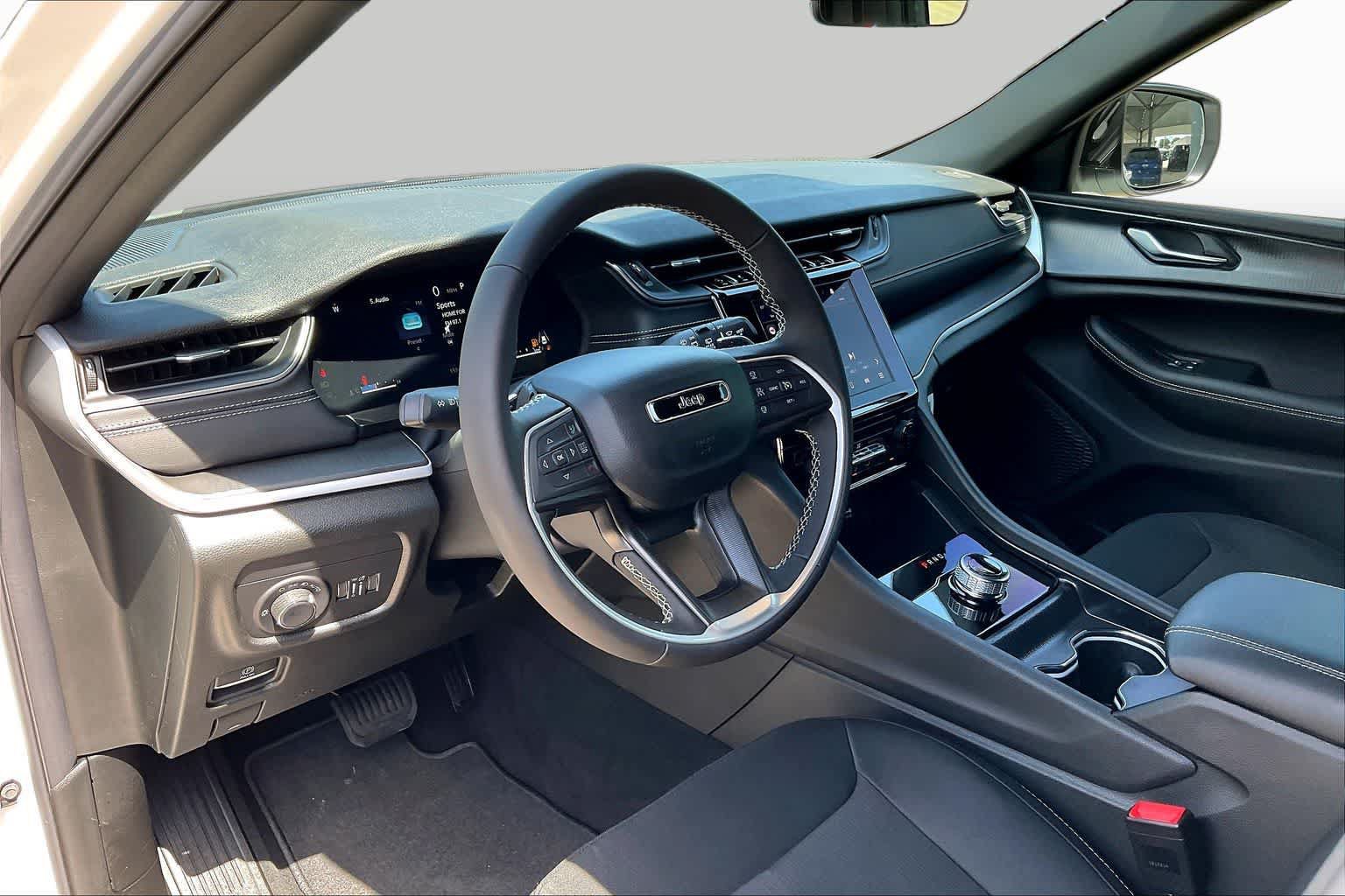 New 2026 Jeep Grand Cherokee Laredo AWD/4WD image 8