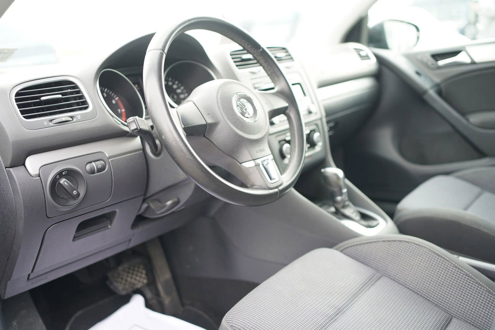 Used 2013 Volkswagen Golf 4-Door image 12