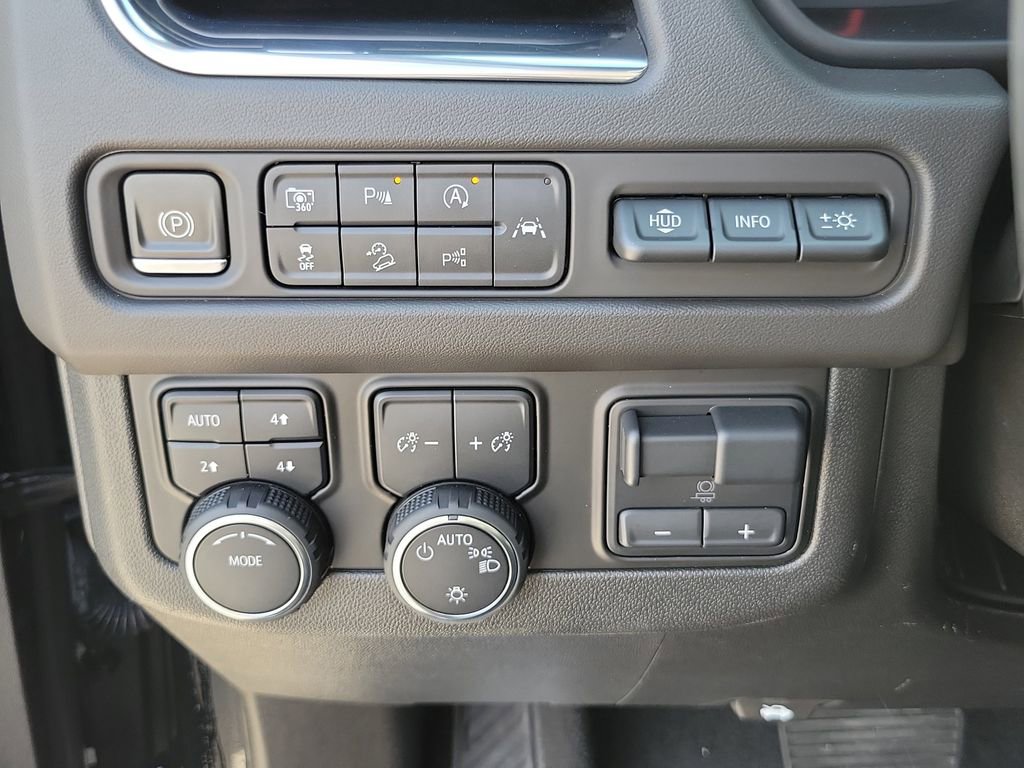 Used 2023 Chevrolet Suburban Premier w/ Advanced Technology Package image 30