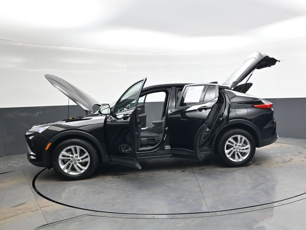 Used 2025 Buick Envista Preferred w/ Advanced Safety Package image 41