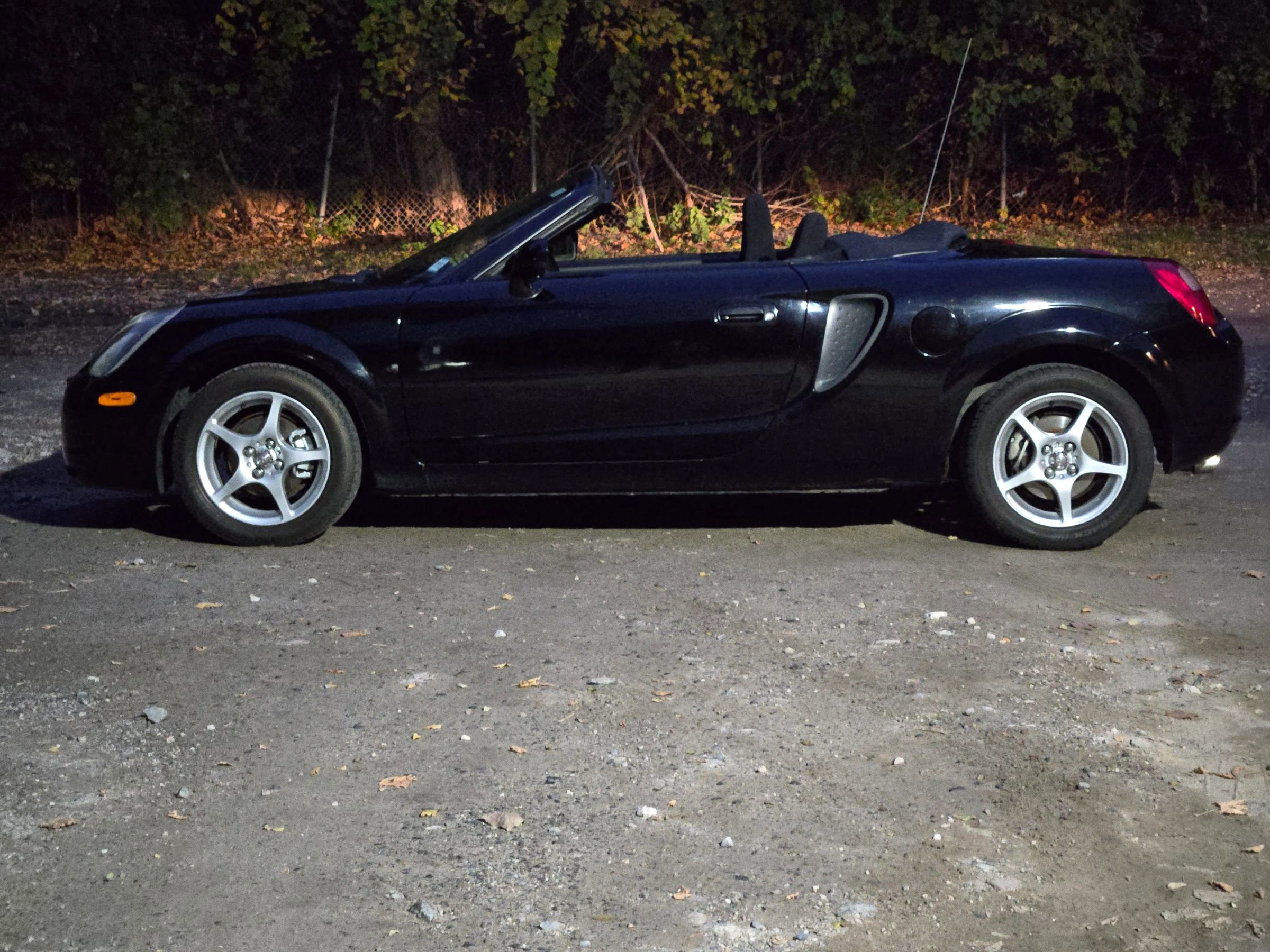 Used 2000 Toyota MR2 image 7