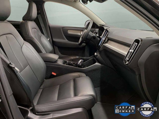 Used 2025 Volvo XC40 B5 Plus image 23