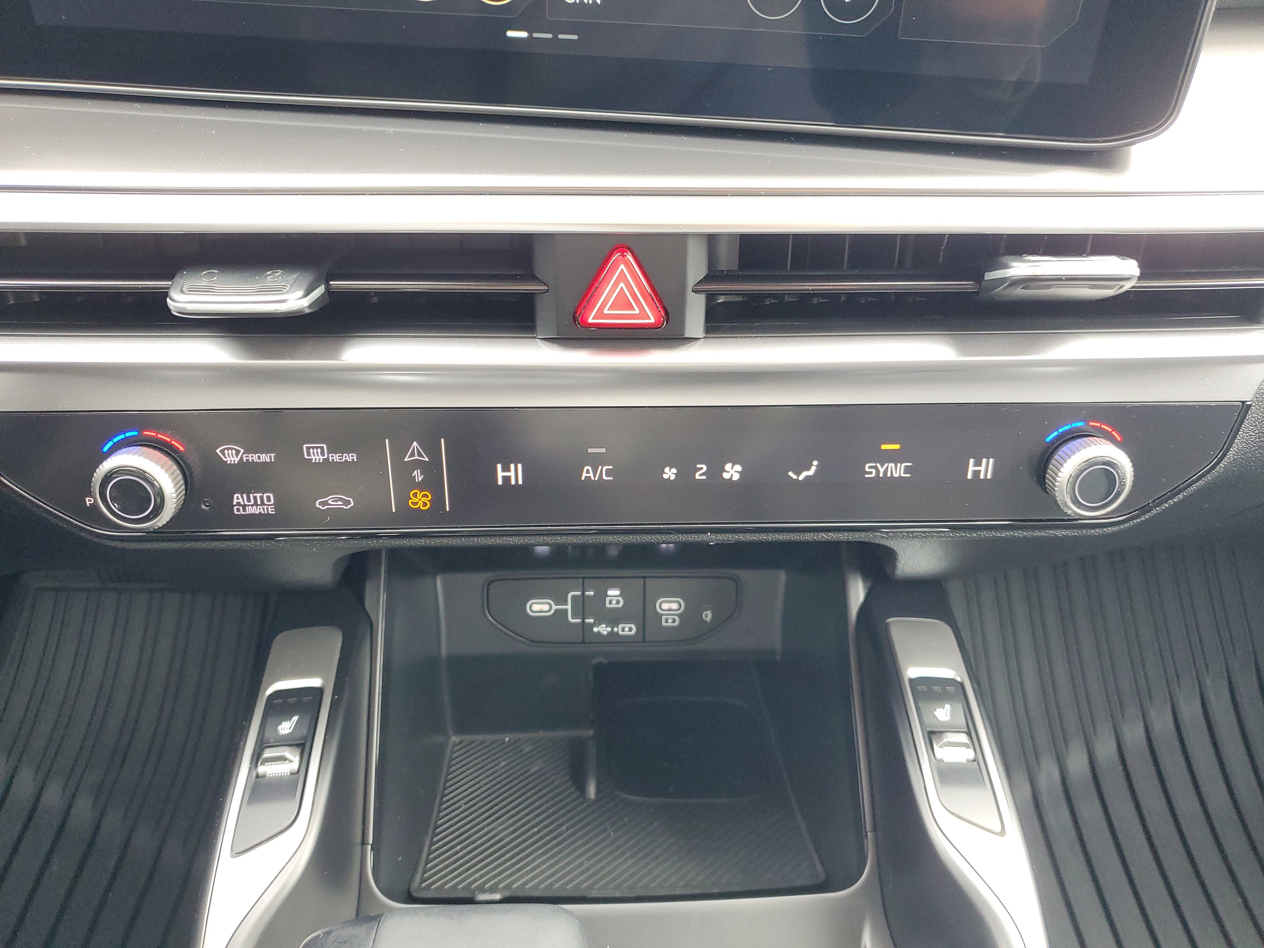 Certified 2025 Kia Sorento EX w/ Panoramic Sunroof Package image 36