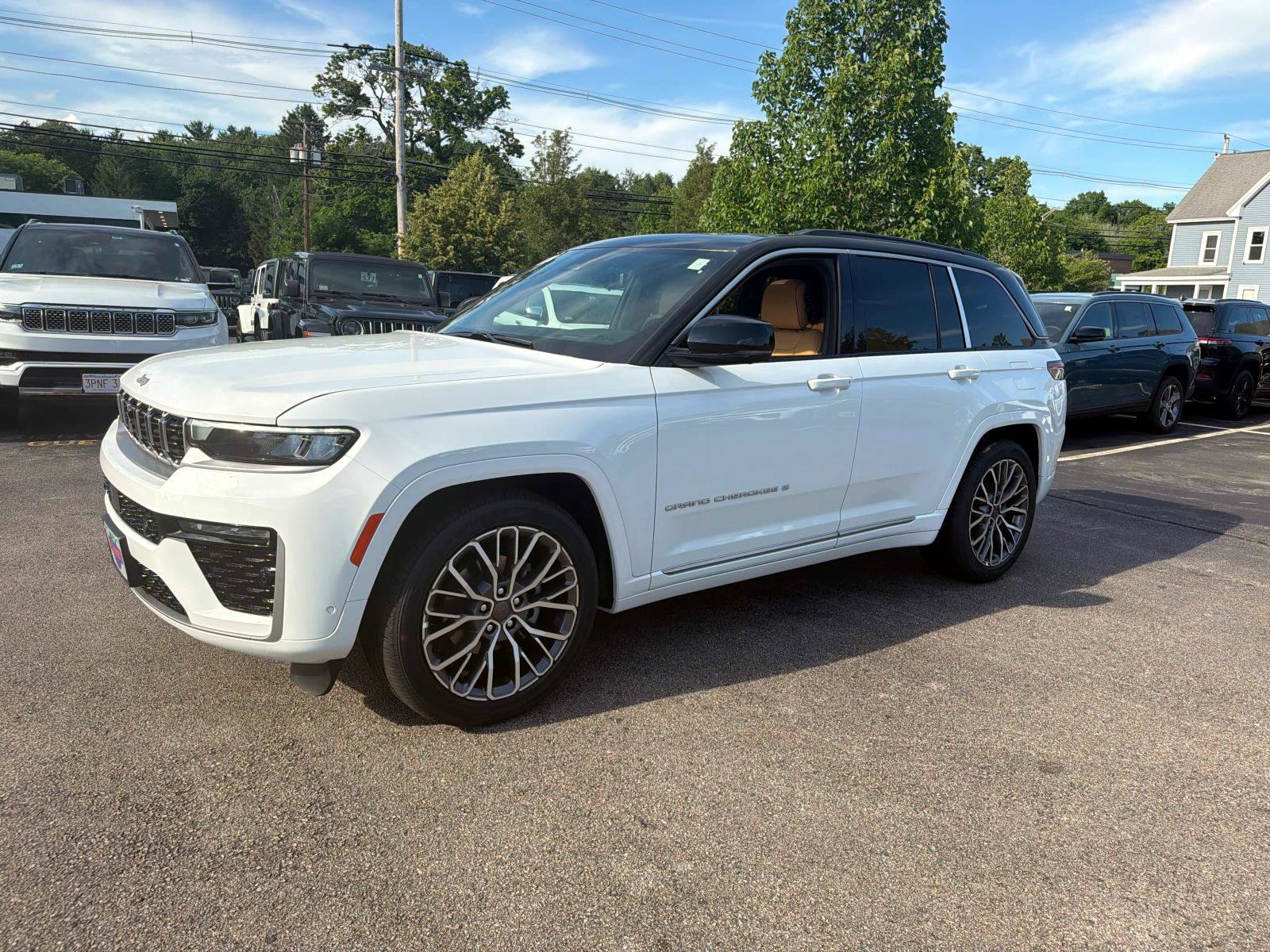 New 2026 Jeep Grand Cherokee Summit w/ Adv Protech Group IV AWD/4WD image 4