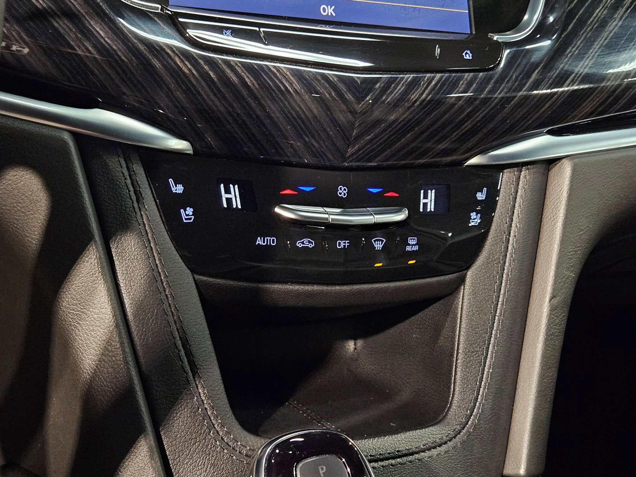 Used 2025 Cadillac XT6 Premium Luxury image 33