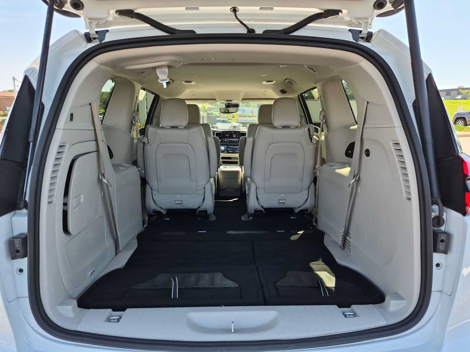 Used 2021 Chrysler Pacifica Touring-L FWD image 30
