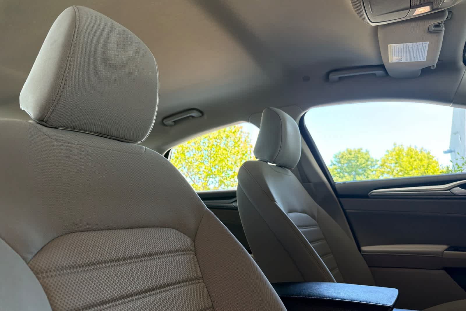 Used 2020 Ford Fusion SE FWD image 17