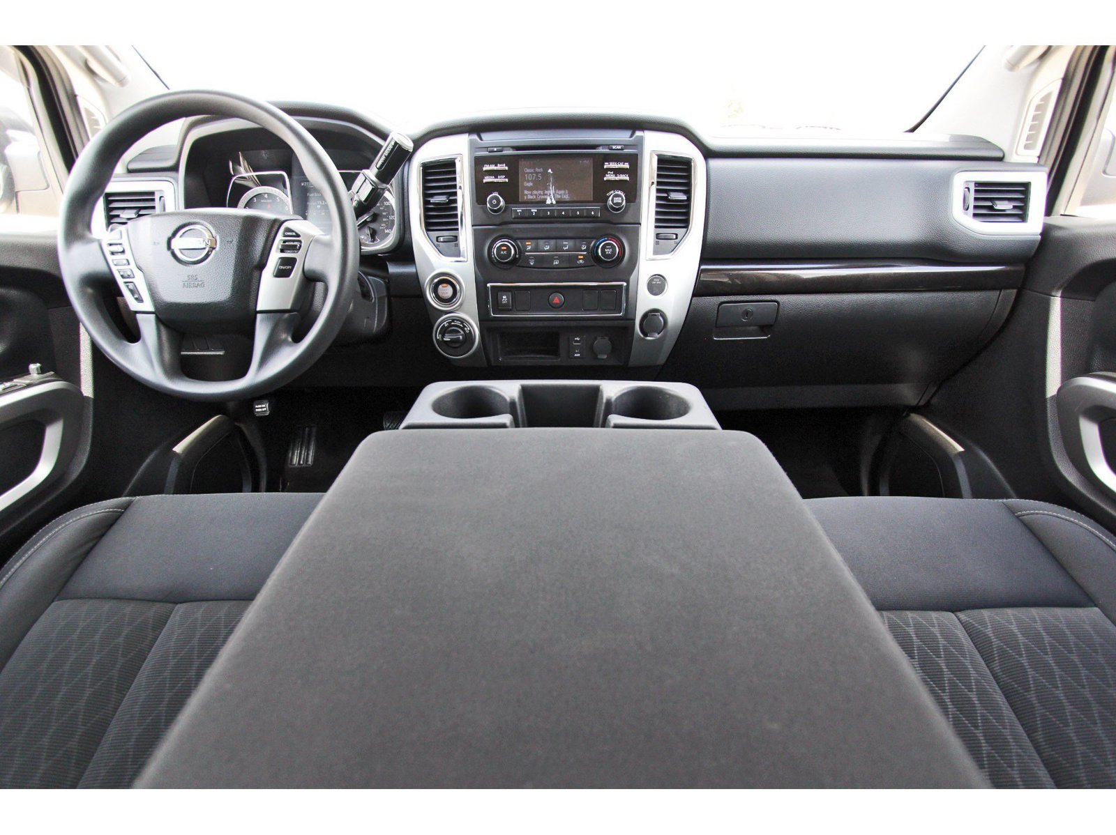 Used 2018 Nissan Titan SV AWD/4WD image 10
