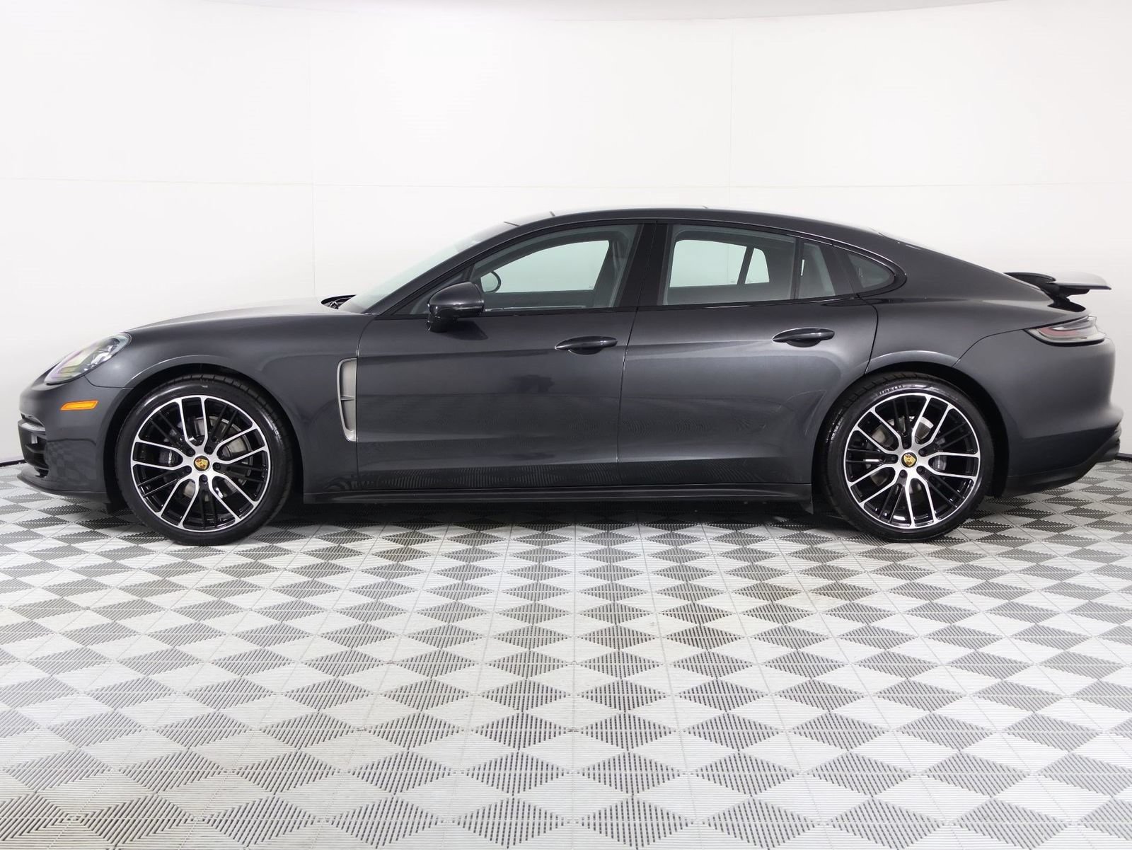 Certified 2023 Porsche Panamera Platinum Edition RWD image 2