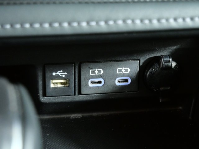 Used 2024 Toyota Highlander LE AWD/4WD image 22