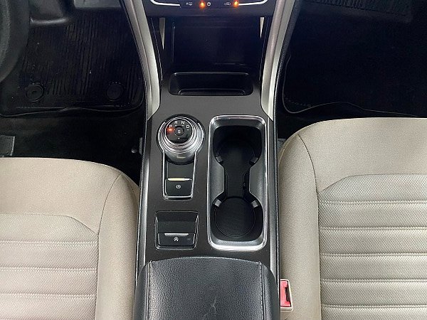 Used 2017 Ford Fusion SE w/ Fusion SE Technology Package image 21