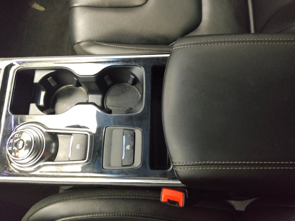 Used 2019 Ford Edge Titanium FWD image 26