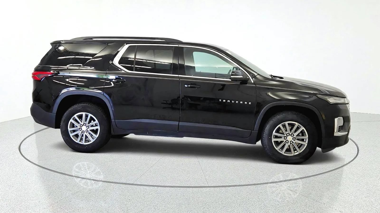 Used 2023 Chevrolet Traverse LT FWD image 9