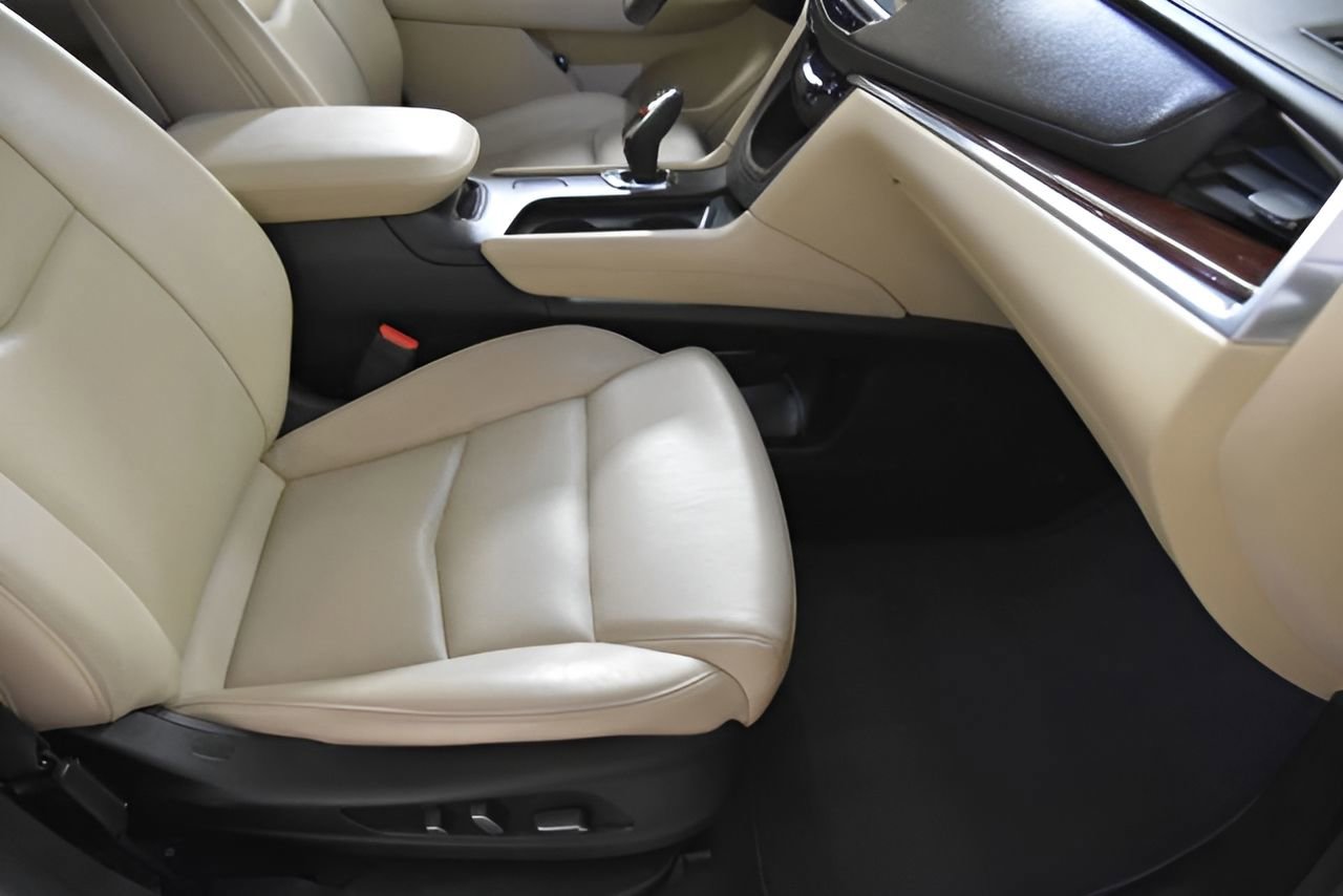 Used 2017 Cadillac XT5 Luxury w/ Driver Awareness Package image 32