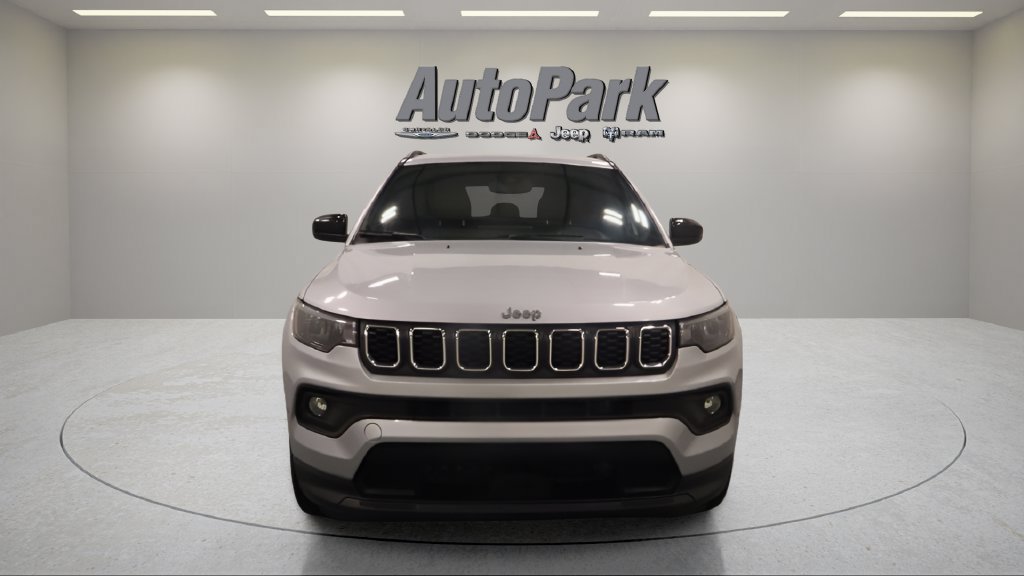 Certified 2024 Jeep Compass Latitude AWD/4WD image 2