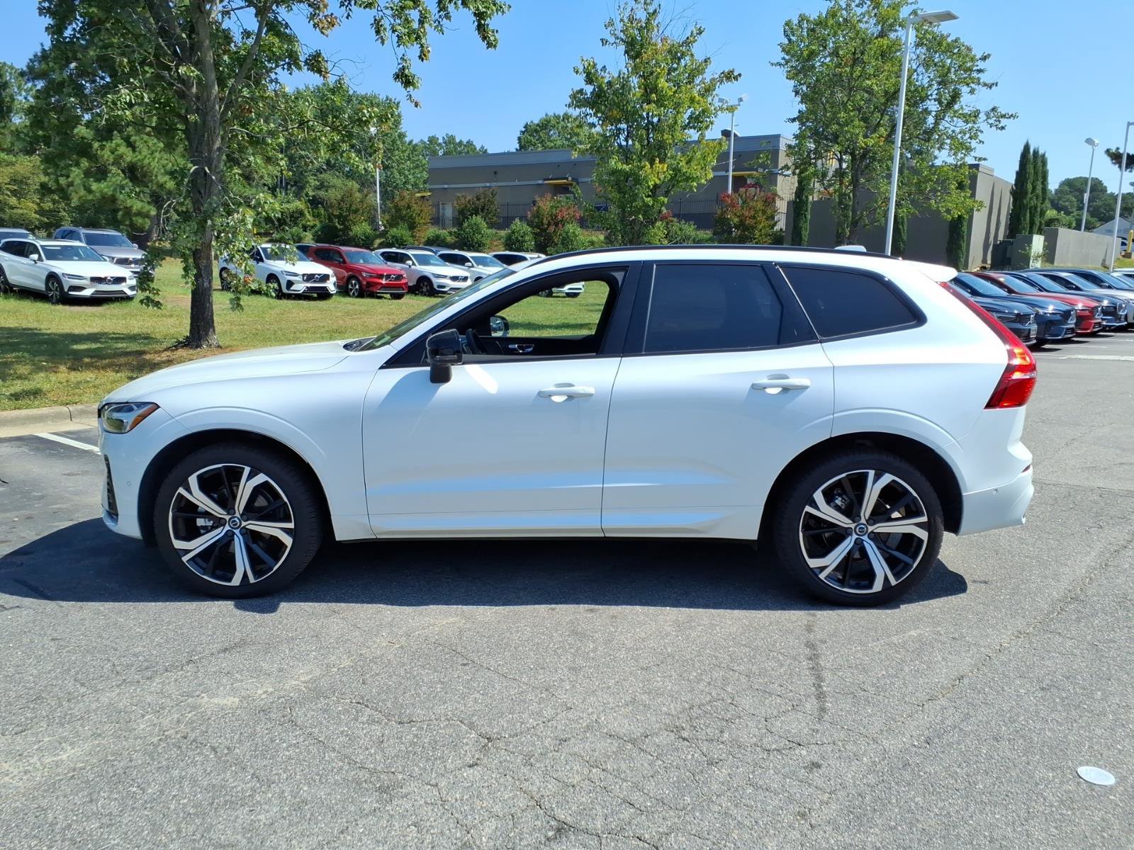 Used 2025 Volvo XC60 B5 Ultra AWD/4WD image 22