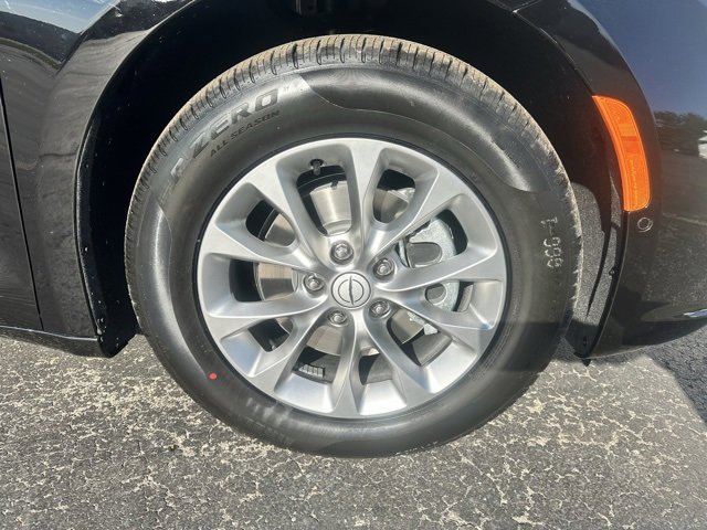 New 2026 Chrysler Pacifica Limited image 10