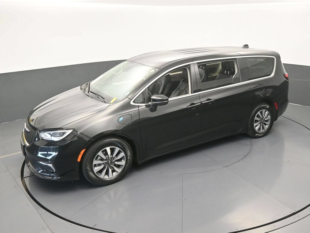 Used 2023 Chrysler Pacifica Touring-L FWD image 47