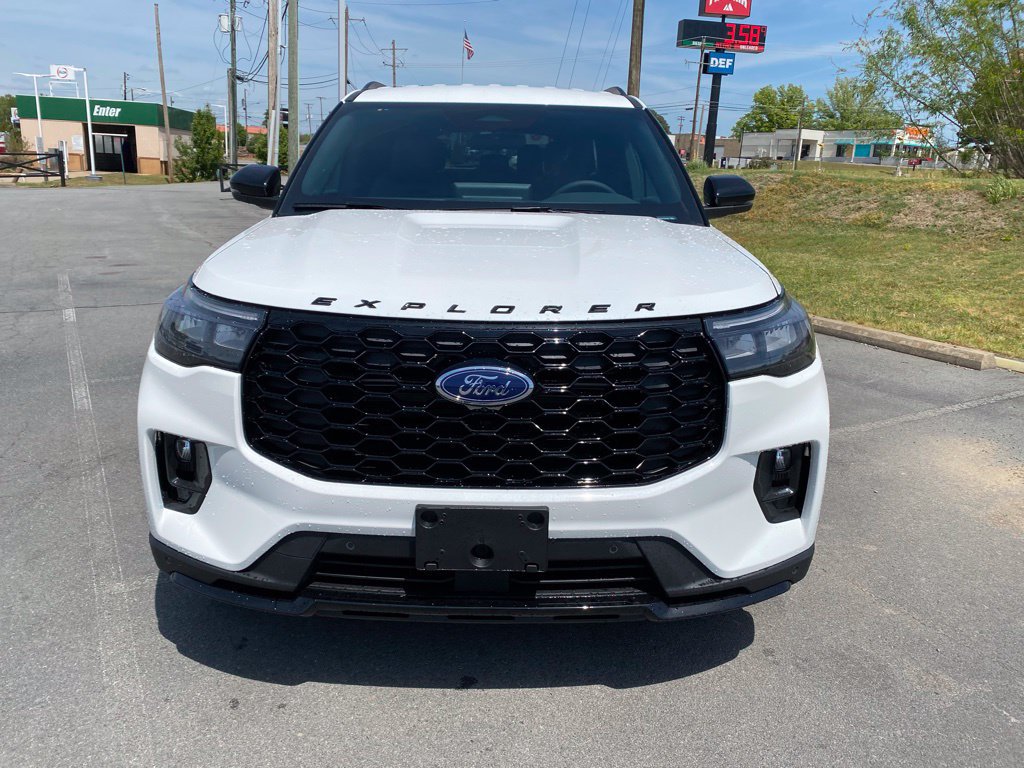 New 2026 Ford Explorer ST-Line RWD image 2