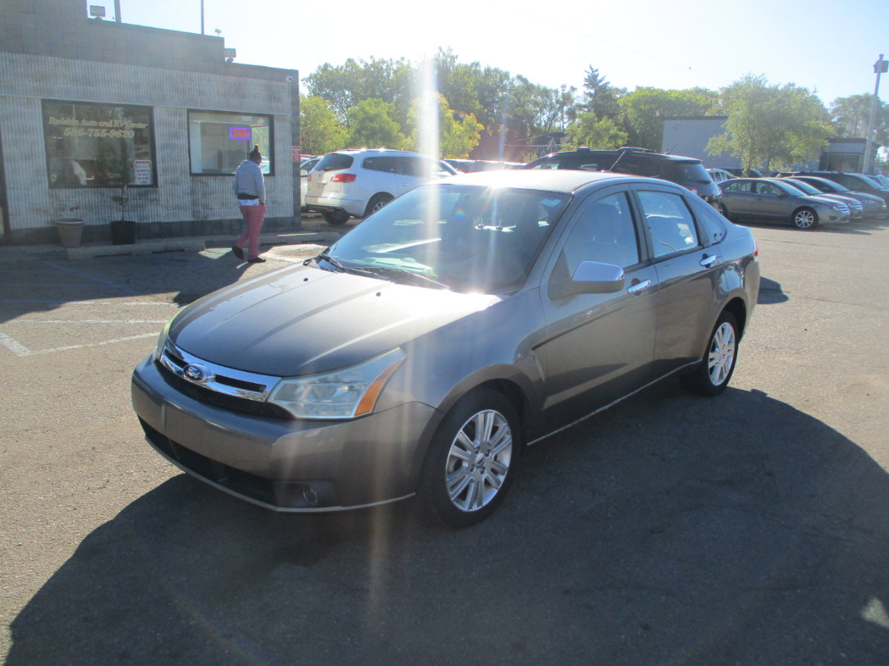 Used 2010 Ford Focus SEL image 3