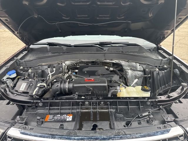 Used 2020 Ford Explorer XLT w/ Equipment Group 202A AWD/4WD image 10