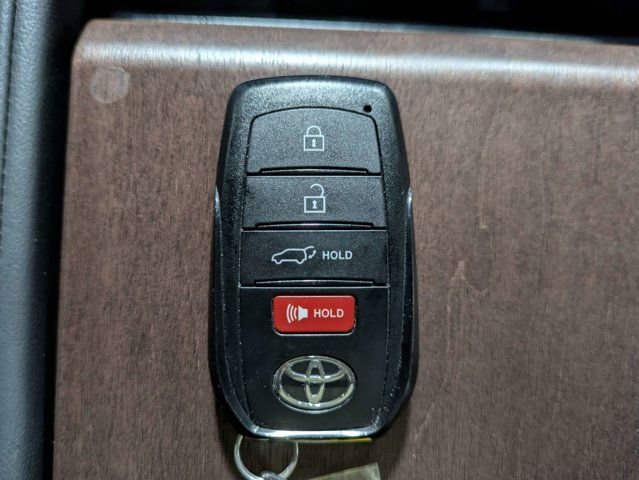 Used 2025 Toyota Sequoia Capstone AWD/4WD image 33