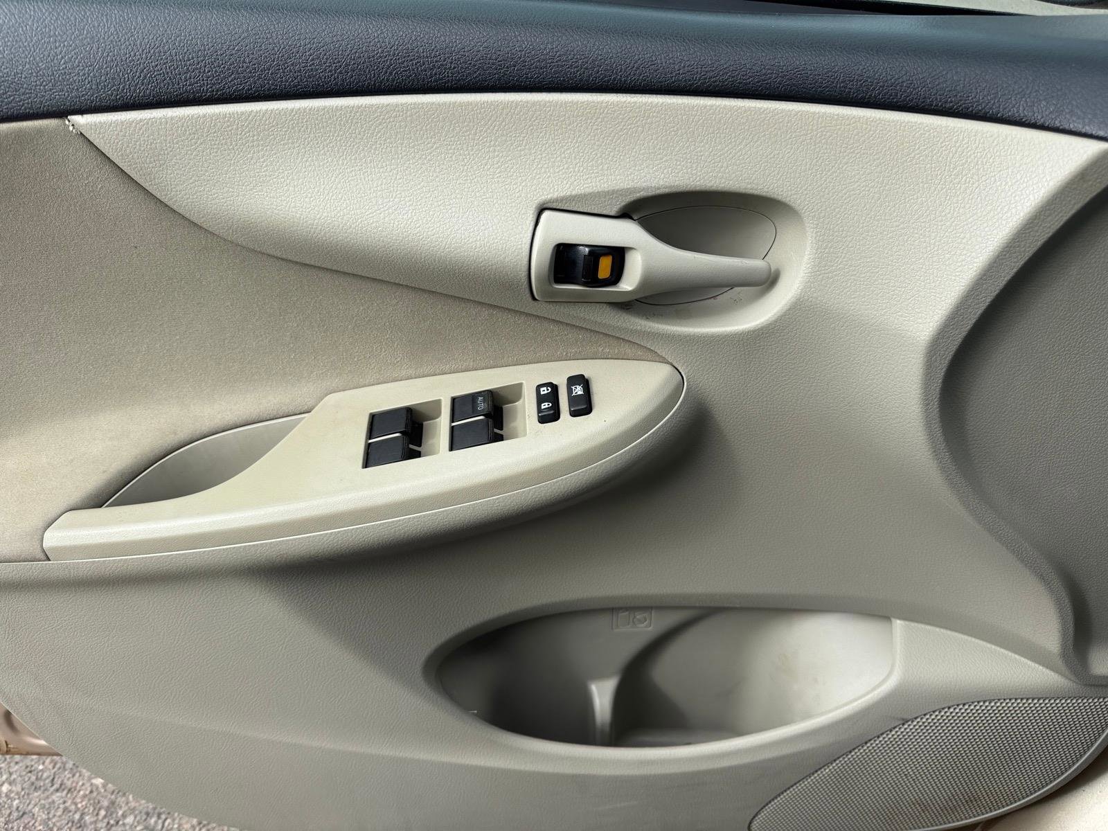 Used 2012 Toyota Corolla L image 12