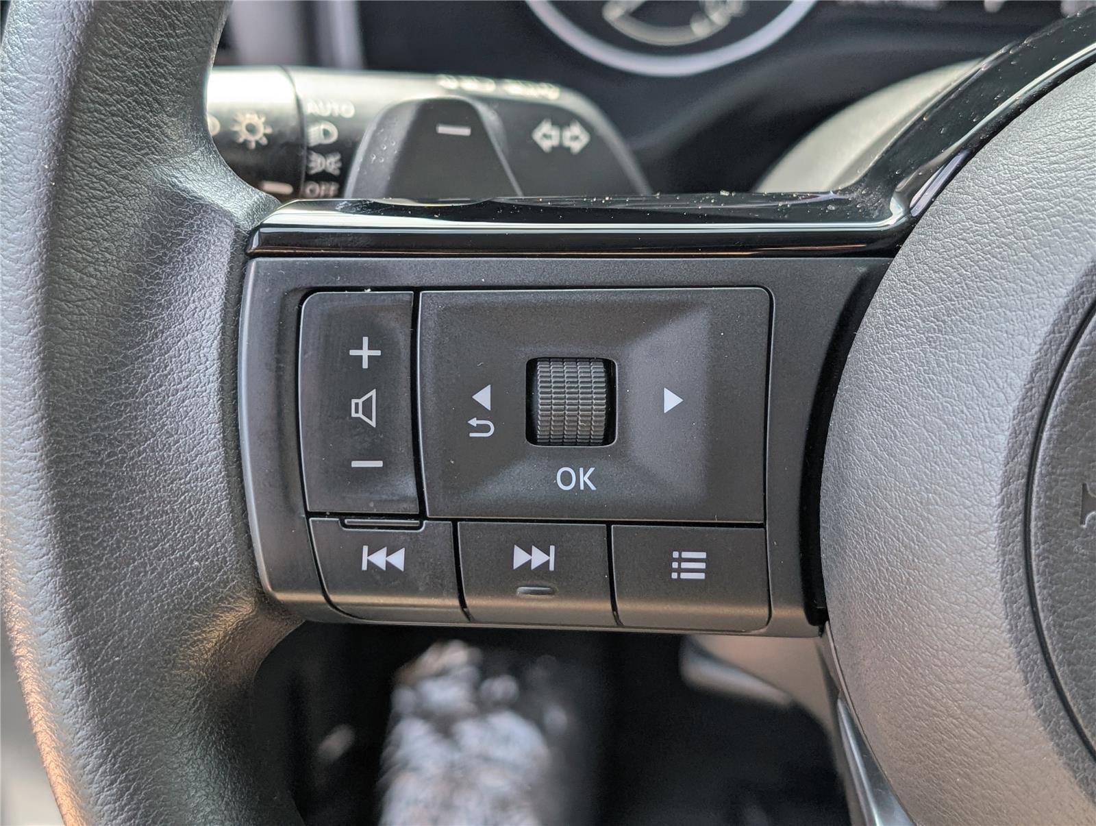 Used 2021 Nissan Rogue SV AWD/4WD image 22