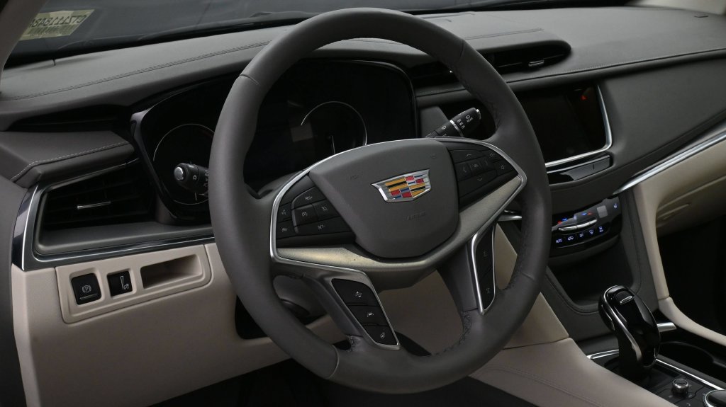 Certified 2024 Cadillac XT5 Premium Luxury FWD image 9