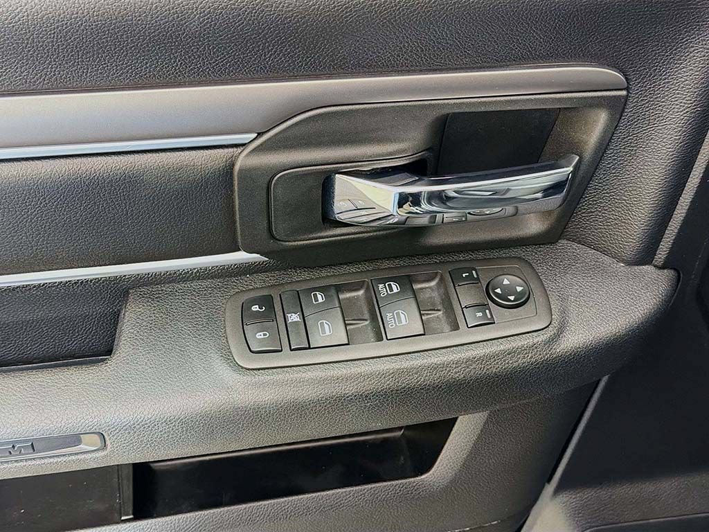 Used 2022 RAM 1500 Warlock AWD/4WD image 25