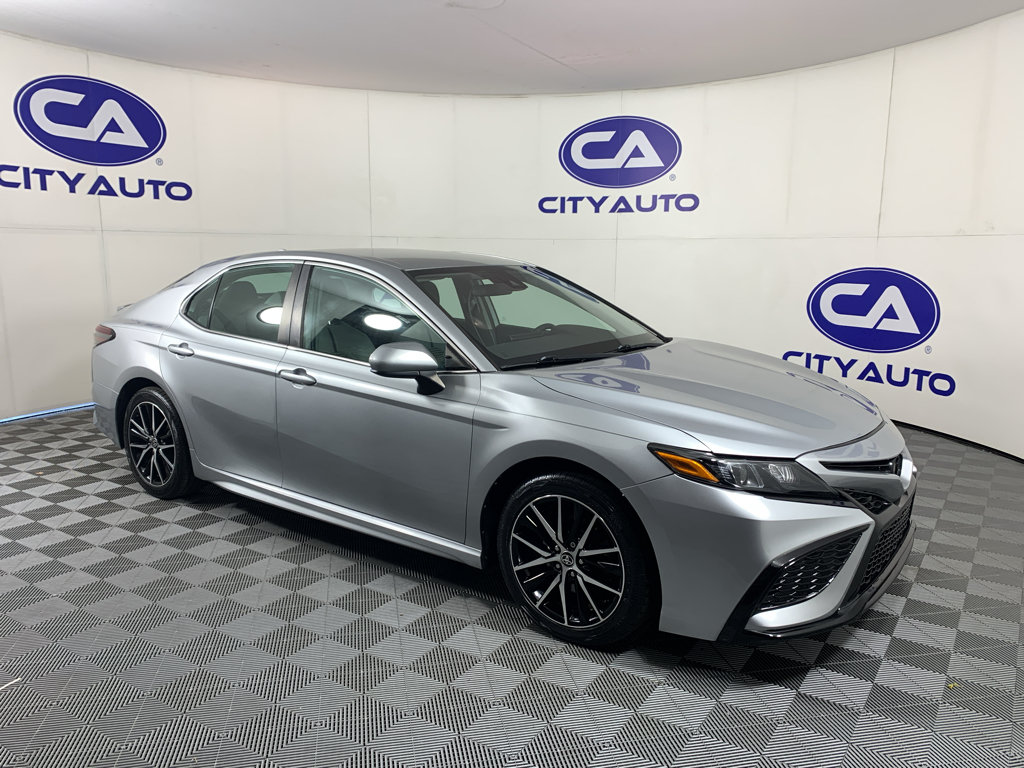 Used 2021 Toyota Camry SE FWD image 1