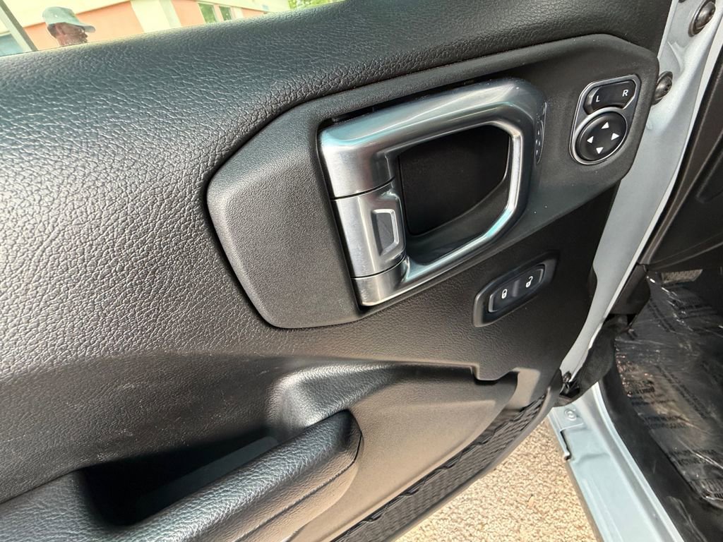 Used 2024 Jeep Wrangler Unlimited image 11