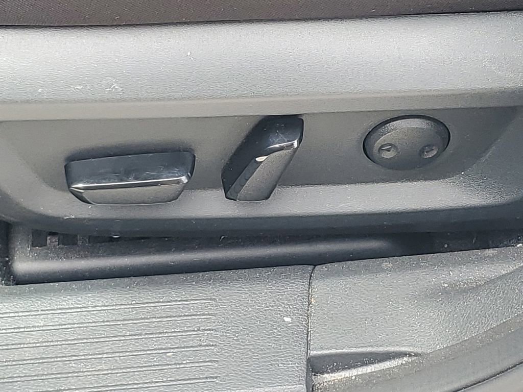 Used 2024 Nissan Rogue SV image 25