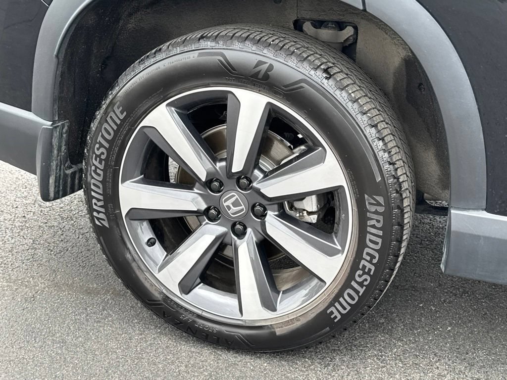 Certified 2025 Honda Pilot Touring image 9