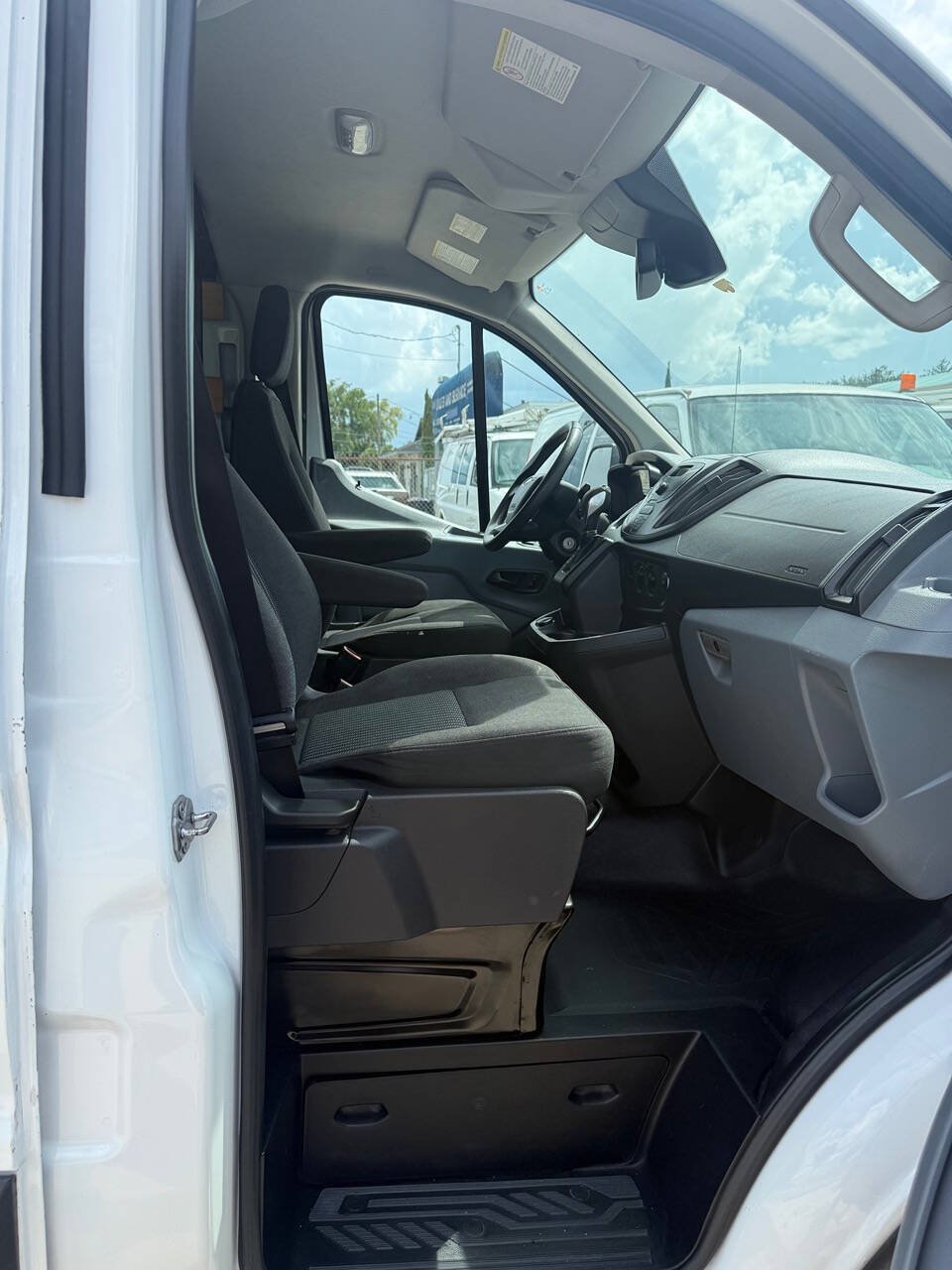 Used 2019 Ford Transit 250 130 Low Roof w/ Exterior Upgrade Package RWD image 34