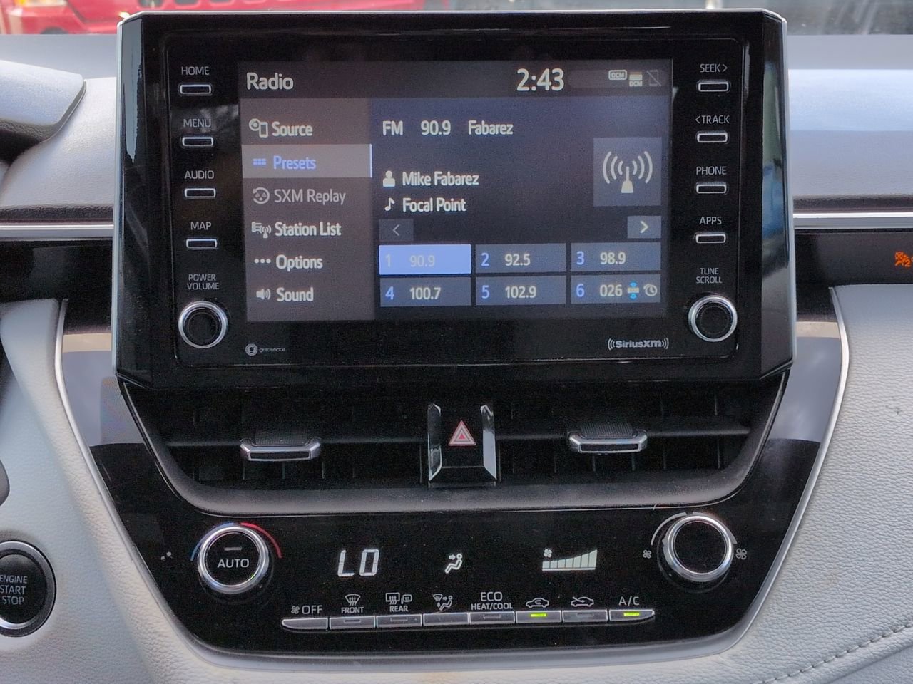 Used 2020 Toyota Corolla SE w/ SE Premium Package FWD image 18